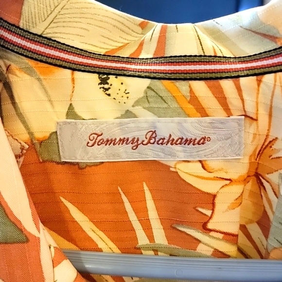 Tommy Bahama Aloha Hawaiian Shirt - Picture 2 of 3